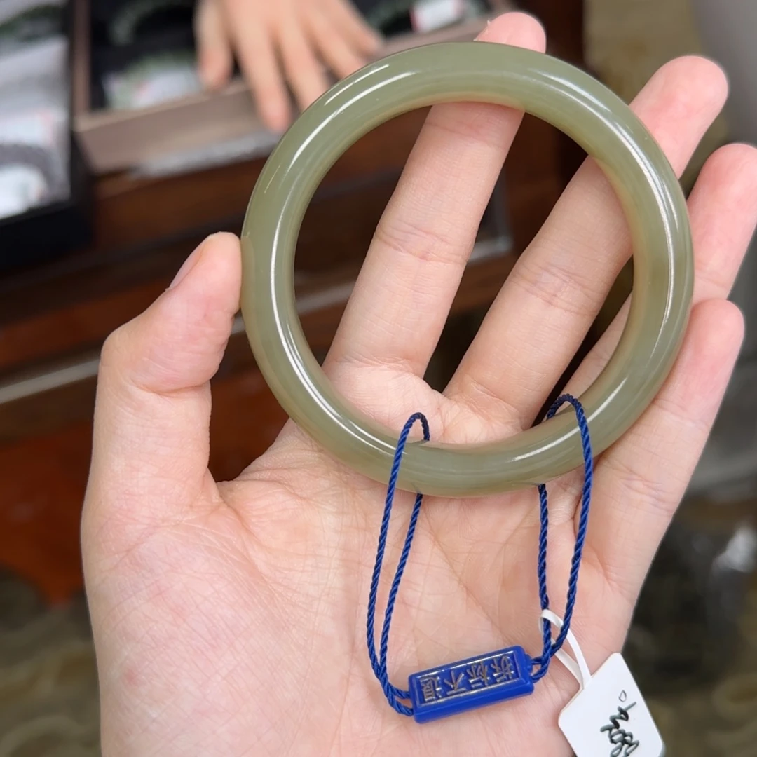 和田玉未镶嵌手镯57