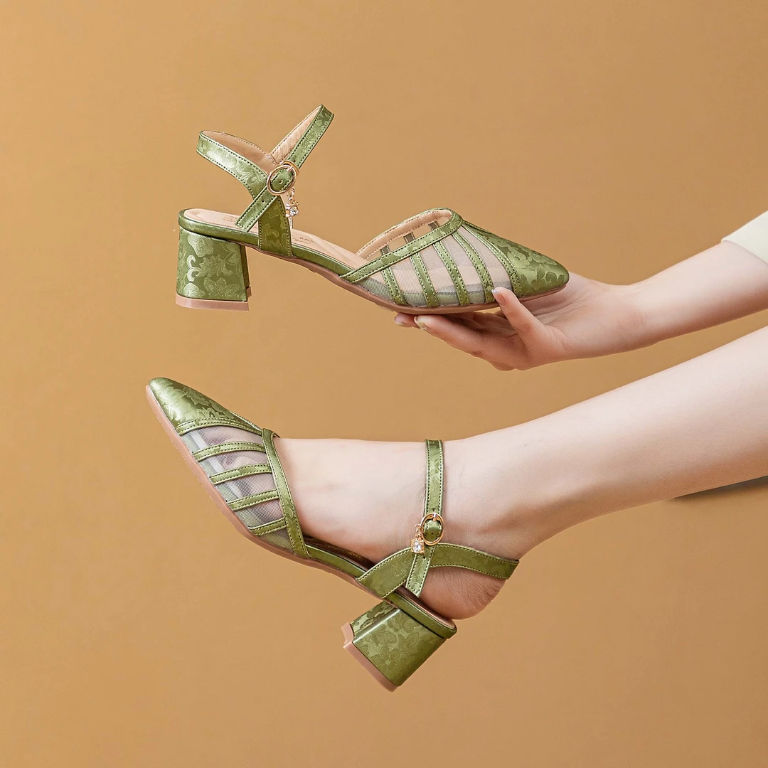 新款夏季包头搭扣纯色中跟低跟粗跟时装凉鞋时尚百搭软皮软底气质