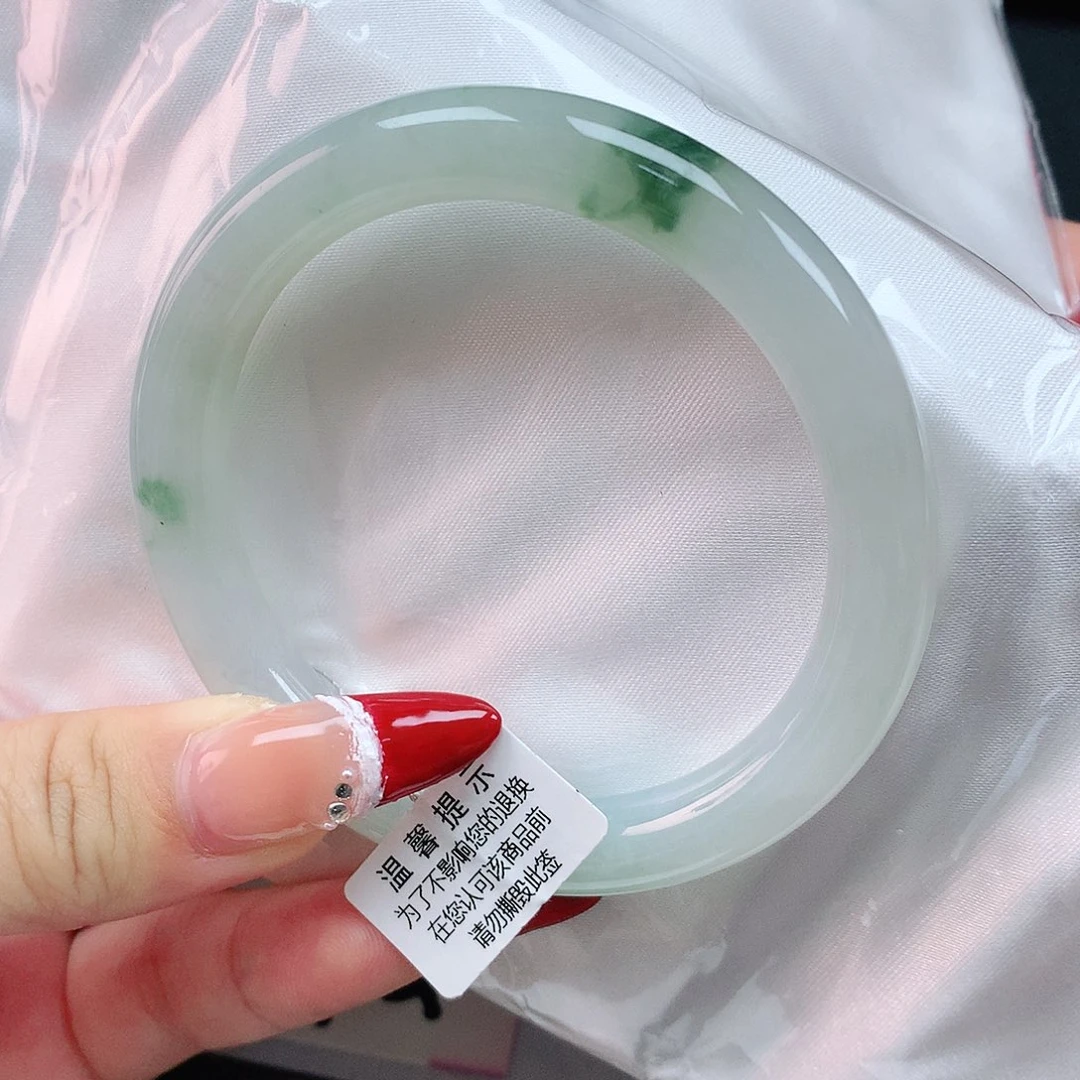 翡翠手镯未镶嵌56圈