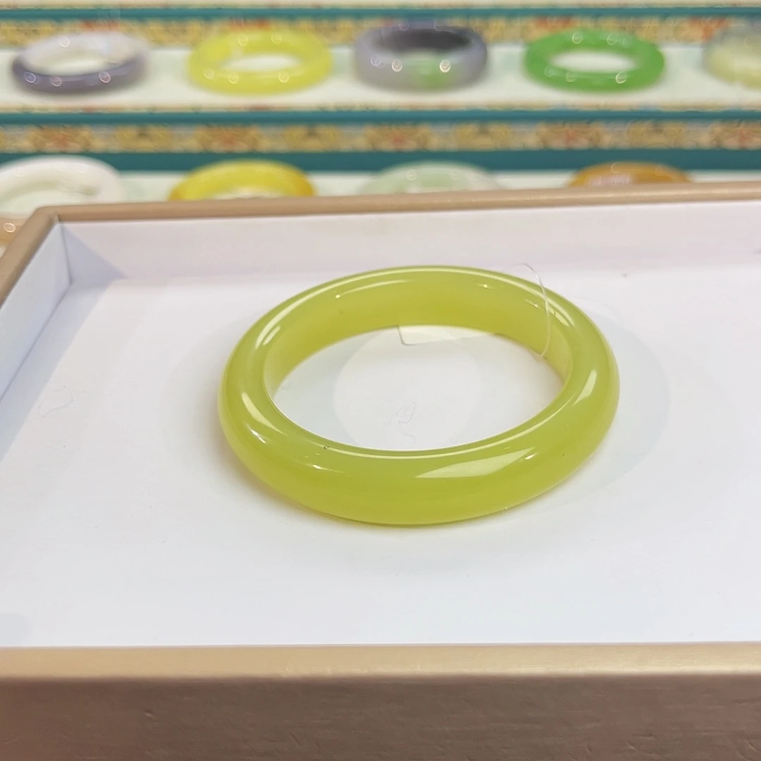 和田玉未镶嵌手镯鸡油黄手镯