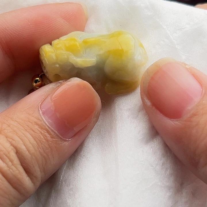 翡翠未镶嵌颈饰挂件