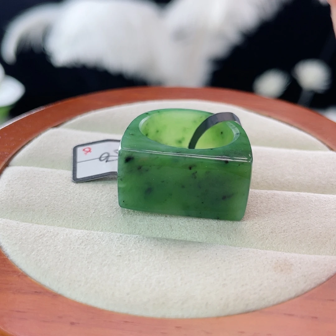 和田玉未镶嵌戒指l12。碧玉马鞍。18。不退换