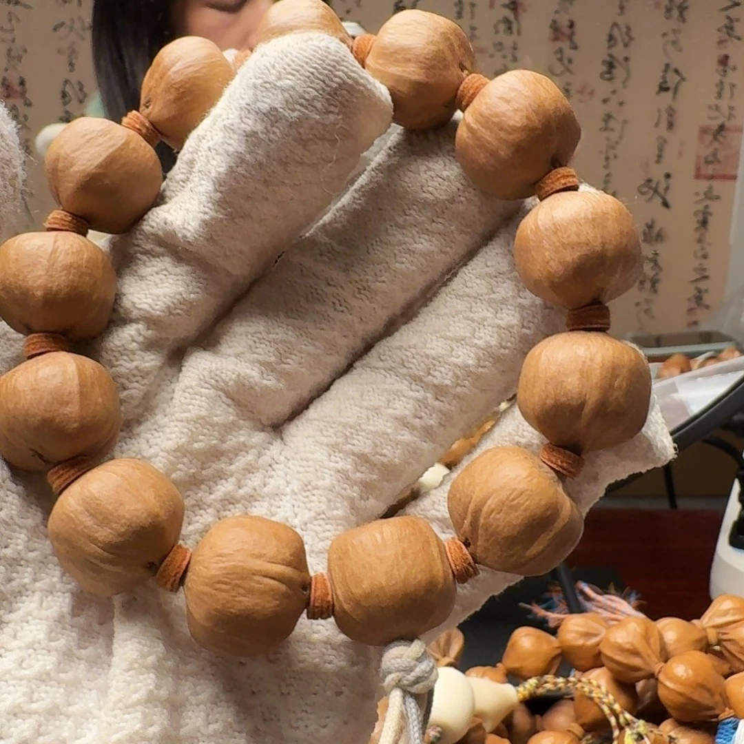 㞮****橄榄核把件铁核夹板