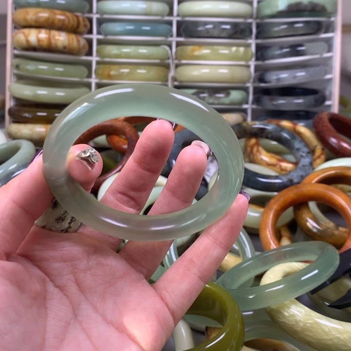 蛇纹石玉手镯未镶嵌