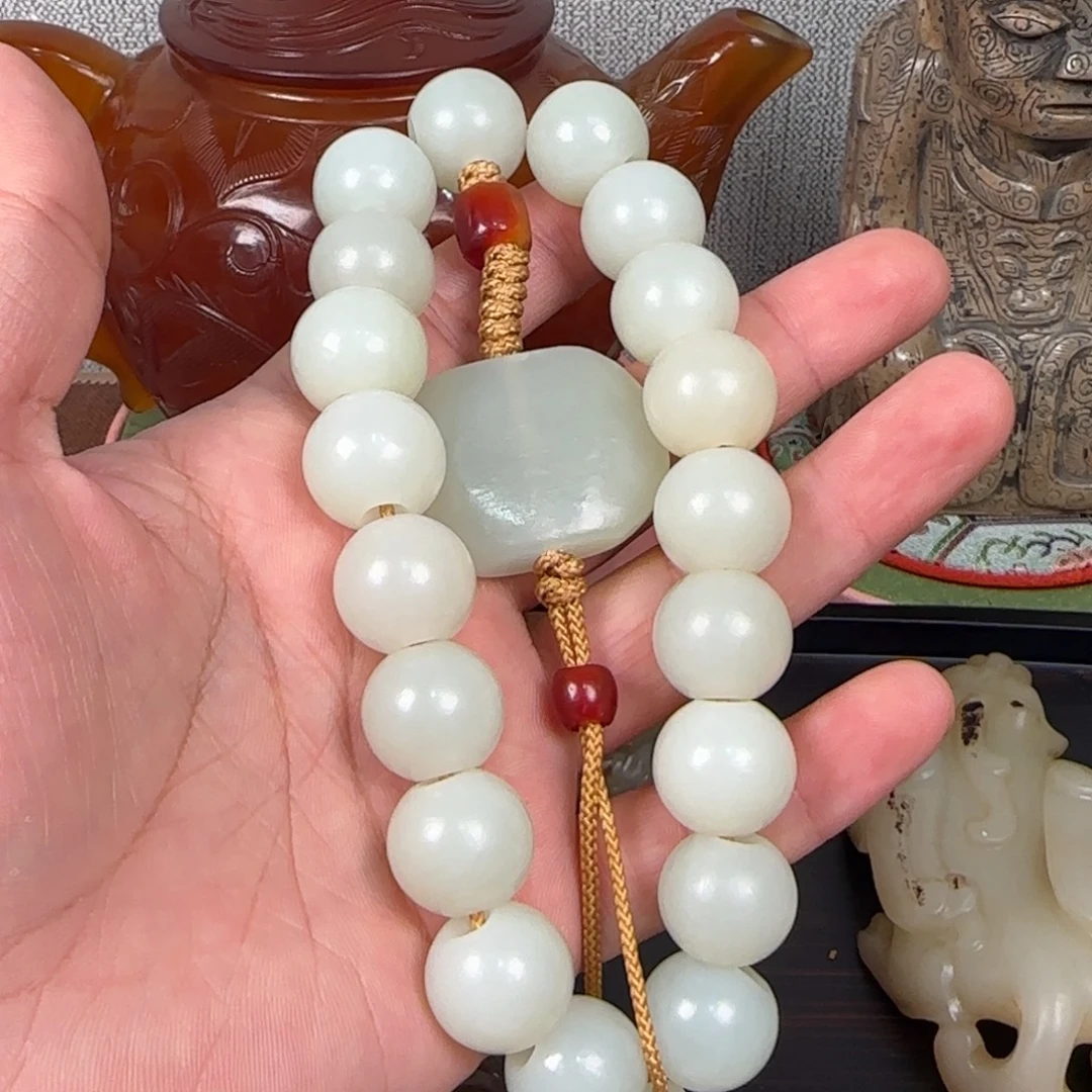 成***业非常精美的脖挂件