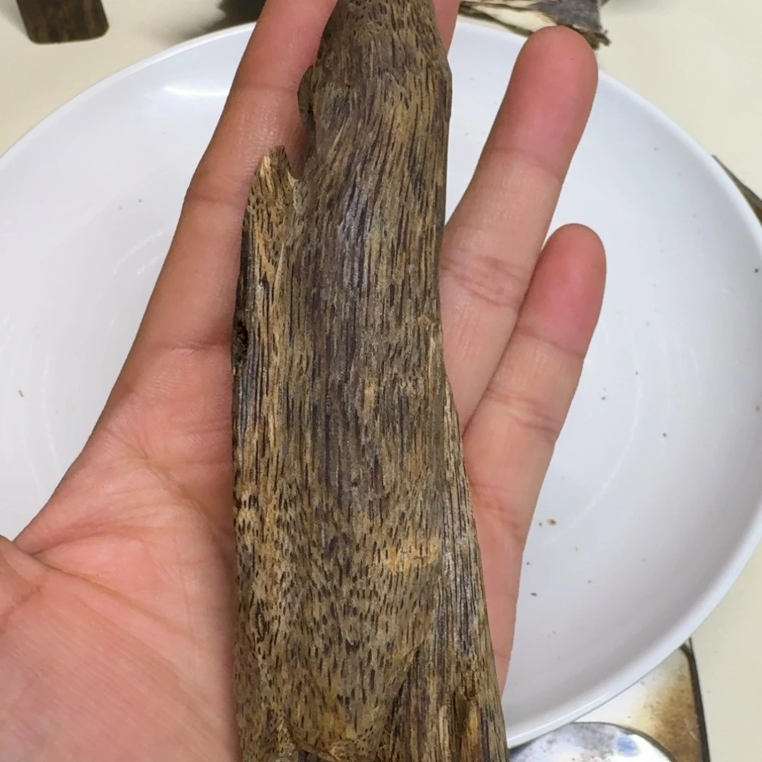 道***明沉香沉香碎屑乌身圆叶沉水浮纯虫漏32克