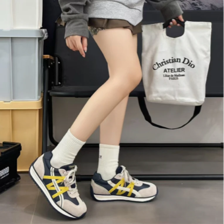2025年秋季新款厚底休闲跑步运动鞋网红爆款显脚小韩货复古阿甘鞋