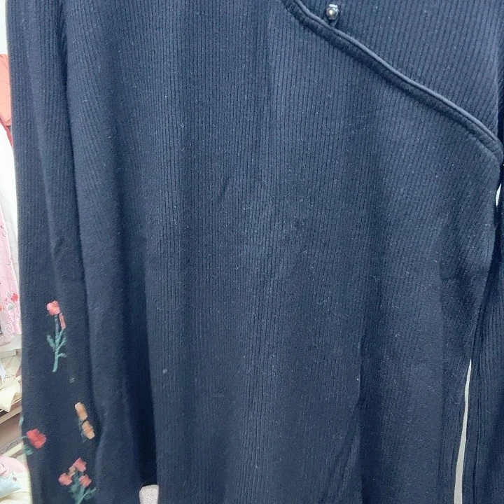 2680黑色打底衫女的