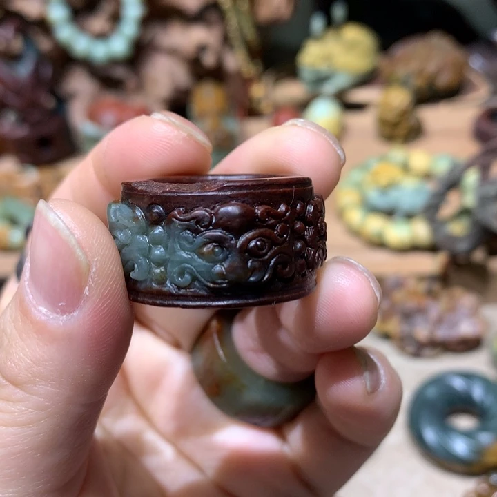 未镶嵌岫岩河磨玉（透闪石质玉）把件秋*