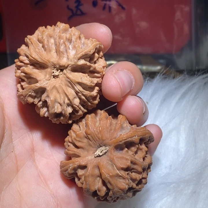 ****A吊坠文玩核桃有色差瑕疵苹果园默认有黄