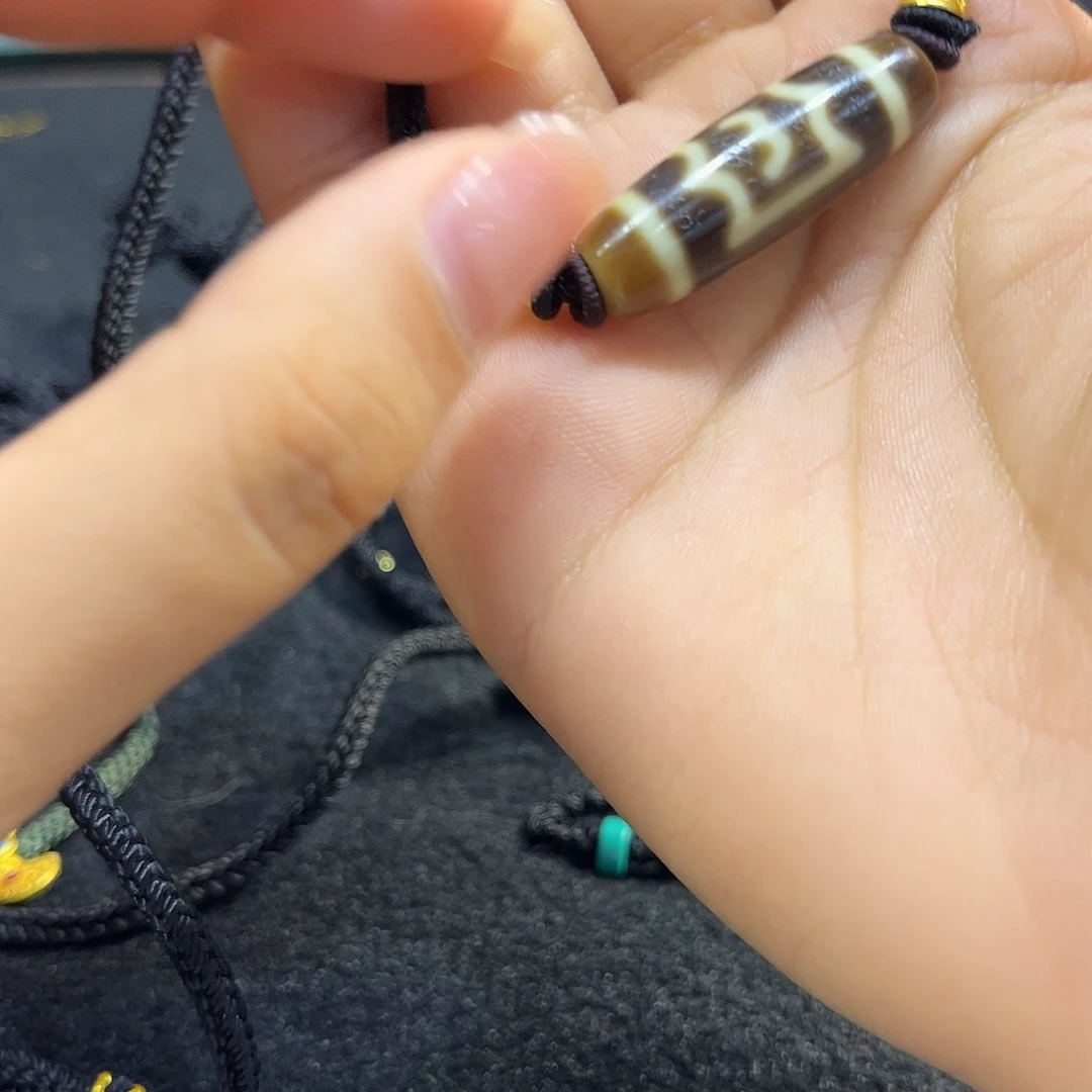 刘***恩玛瑙/玉髓（覆膜）未镶嵌颈饰