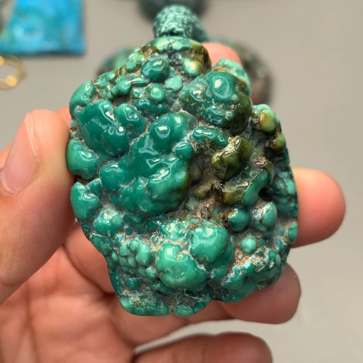 绿松石未镶嵌颈饰