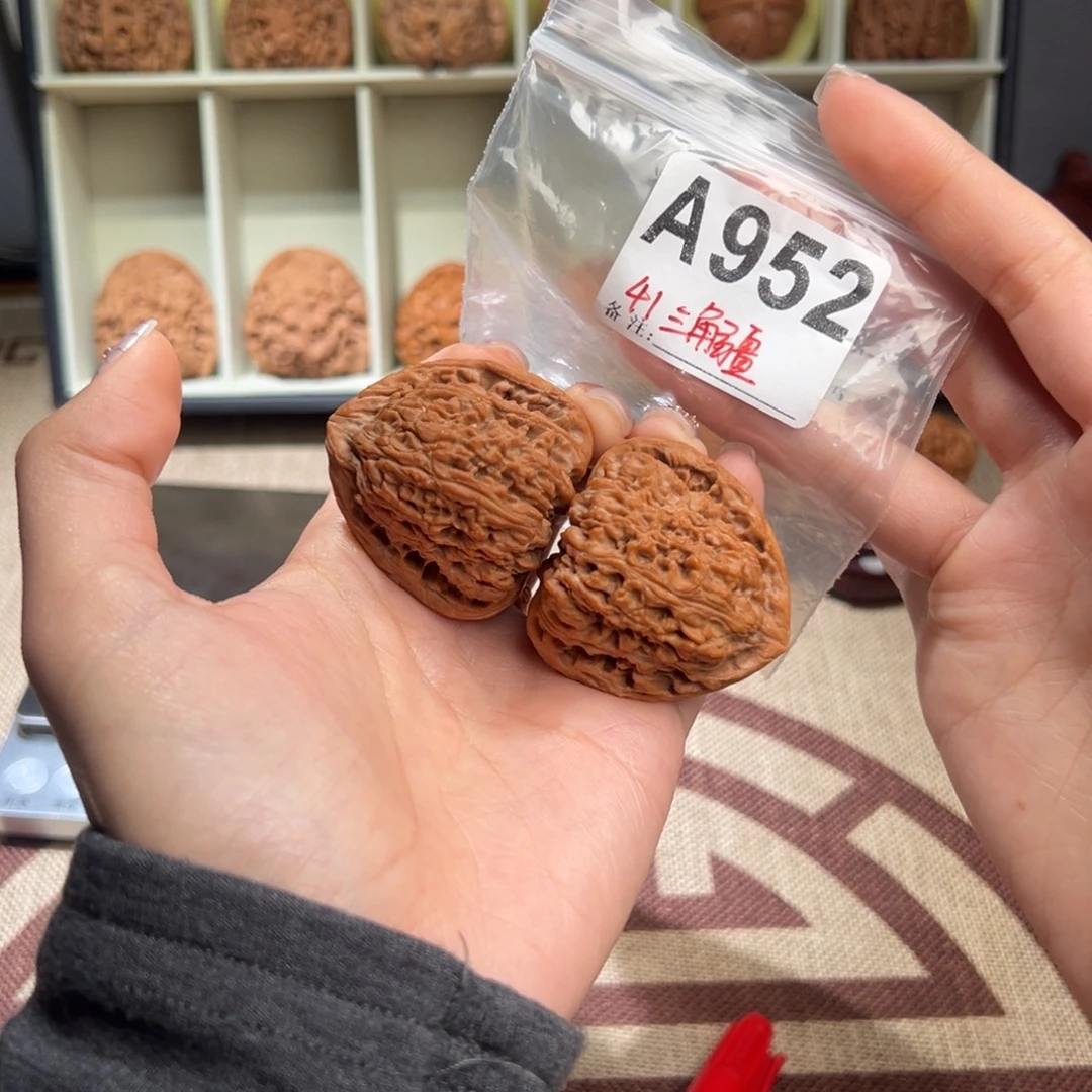 41三角疆文玩核桃