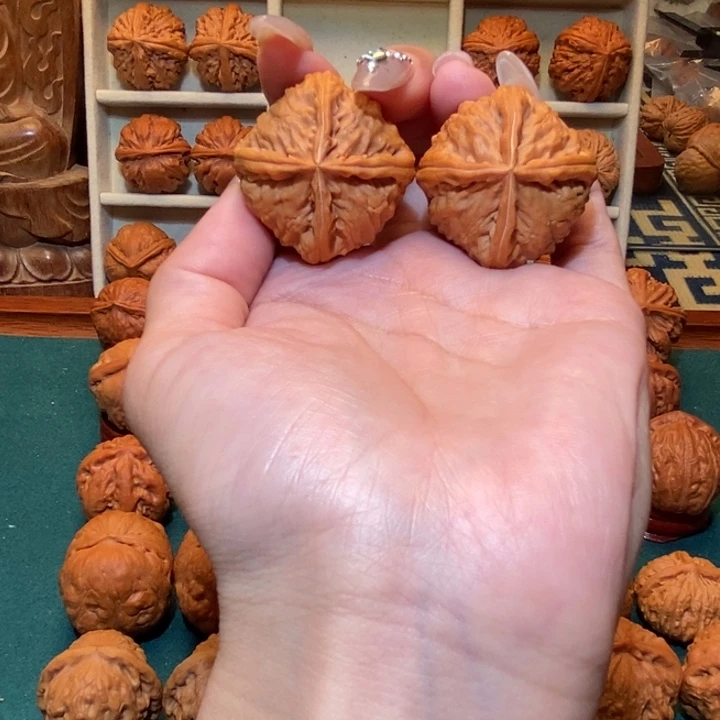 G***.吊坠文玩核桃皇冠四棱