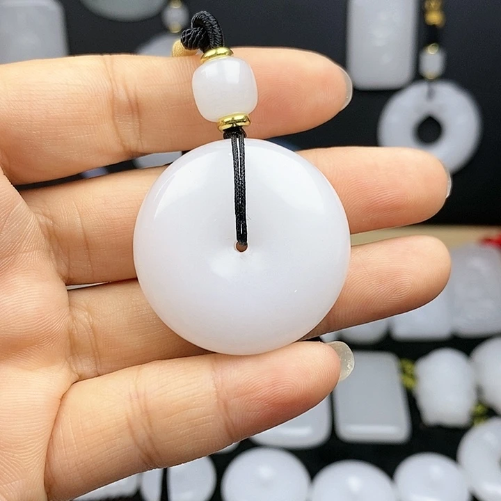 石英质玉吊坠(不含链)未镶嵌再**桥