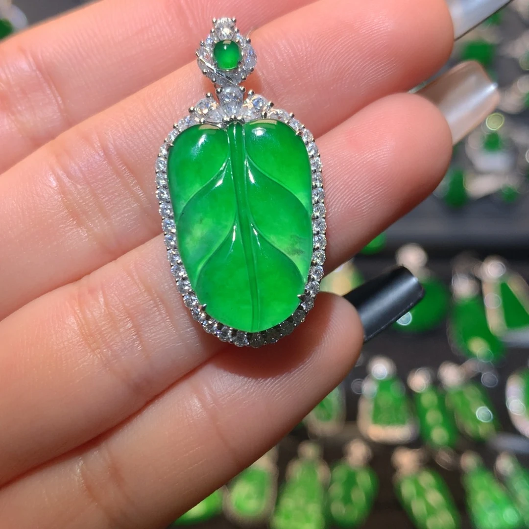 翡翠颈饰18K金镶嵌叶子