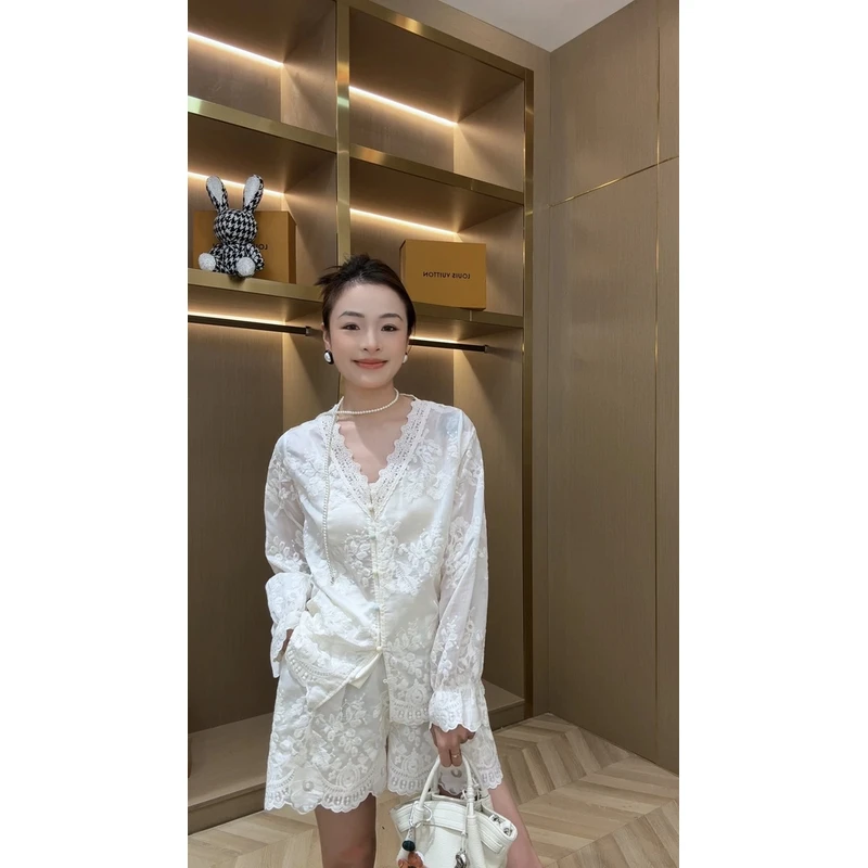 深圳南油小众2025夏季新款V领蕾丝花边重工刺绣防晒衬上衣女812#