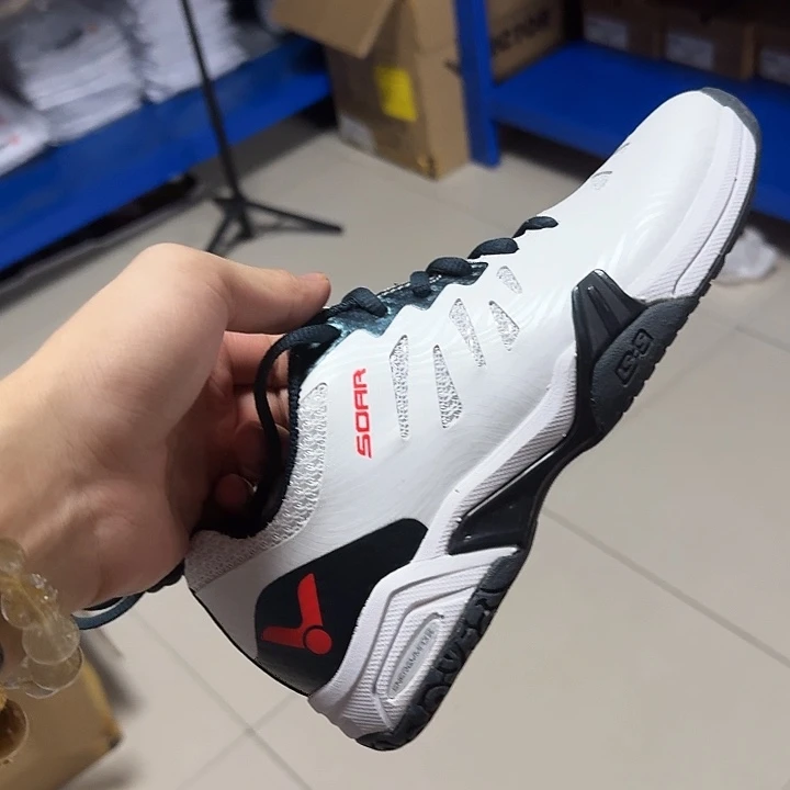 37码羽毛球专业鞋子