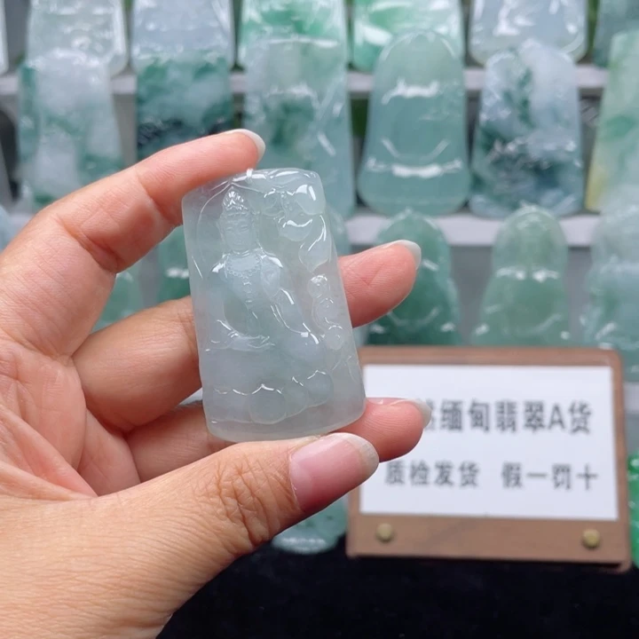 颈饰未镶嵌翡翠素衣观音