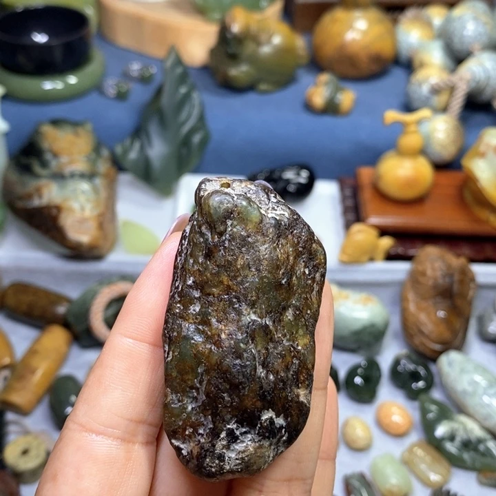 未镶嵌岫岩河磨玉（透闪石质玉）挂件