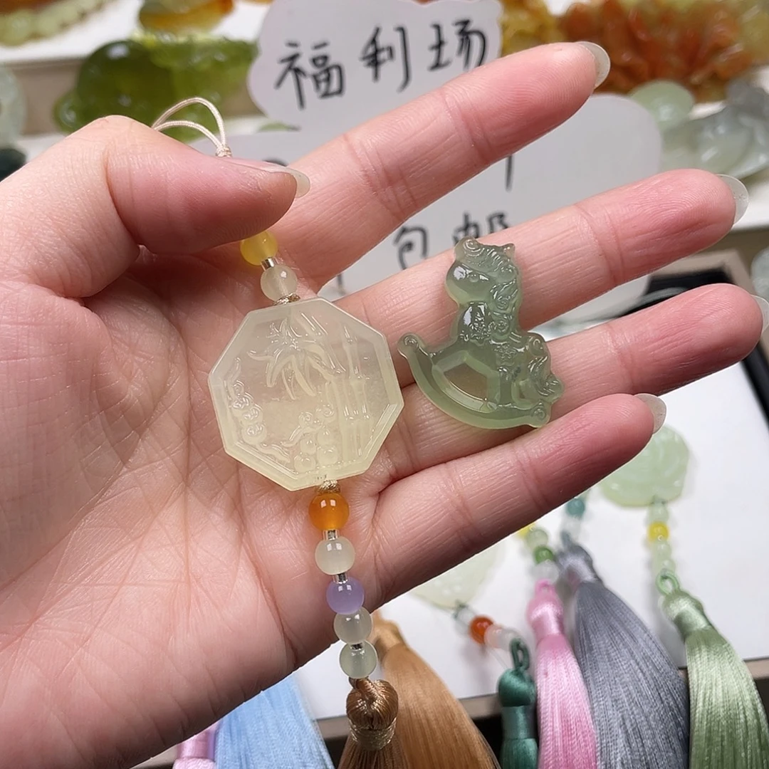 晨****蛇纹石玉未镶嵌颈饰