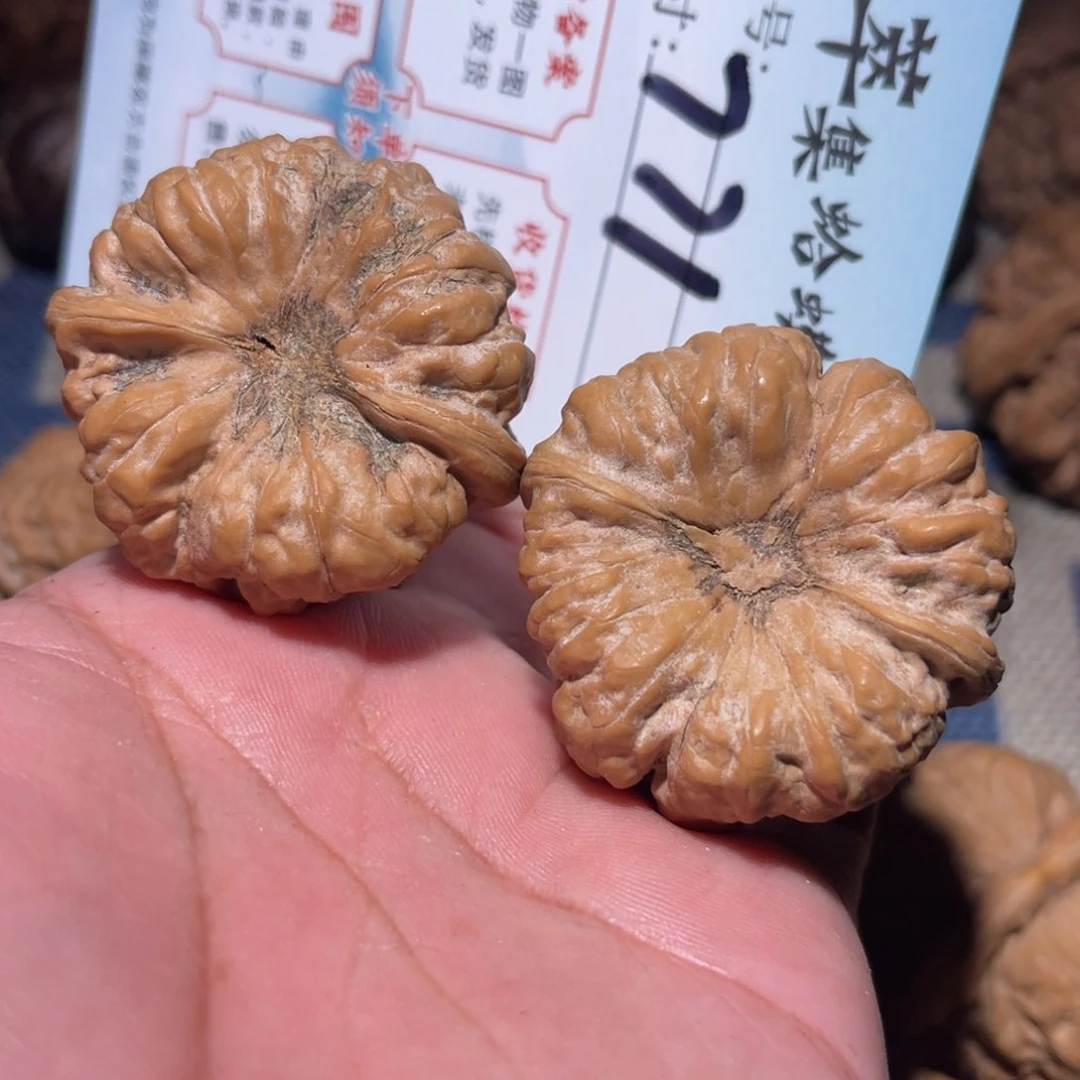 文玩核桃把件国*?文玩