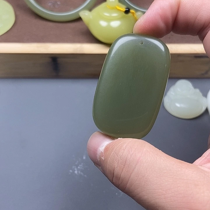 金***堂颈饰未镶嵌和田玉