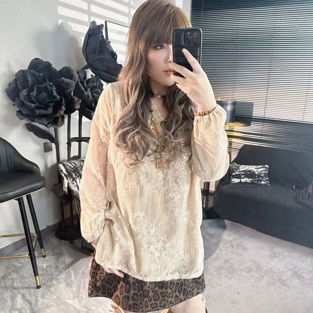 D5186  重工刺绣亮片V玲蕾丝温柔风灯笼袖上衣