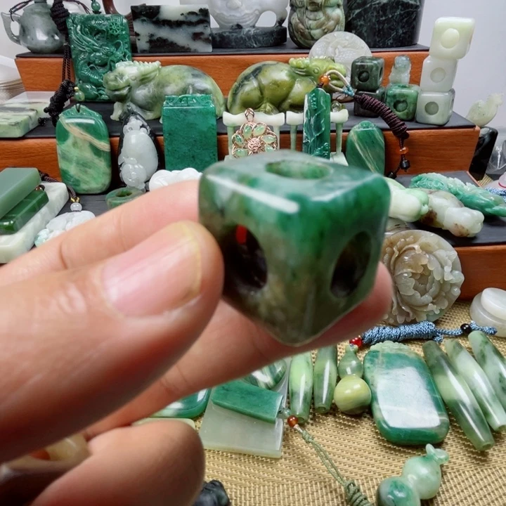 独山玉未镶嵌珠宝半成品