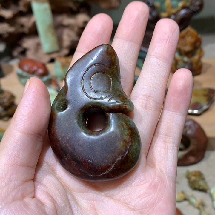 未镶嵌岫岩河磨玉(透闪石质玉)把件