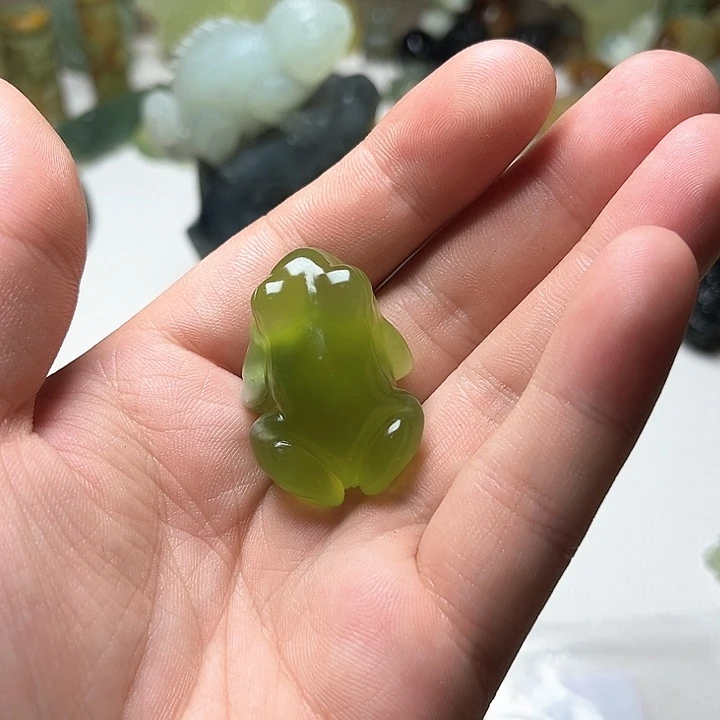 蛇纹石玉未镶嵌颈饰宝*妈