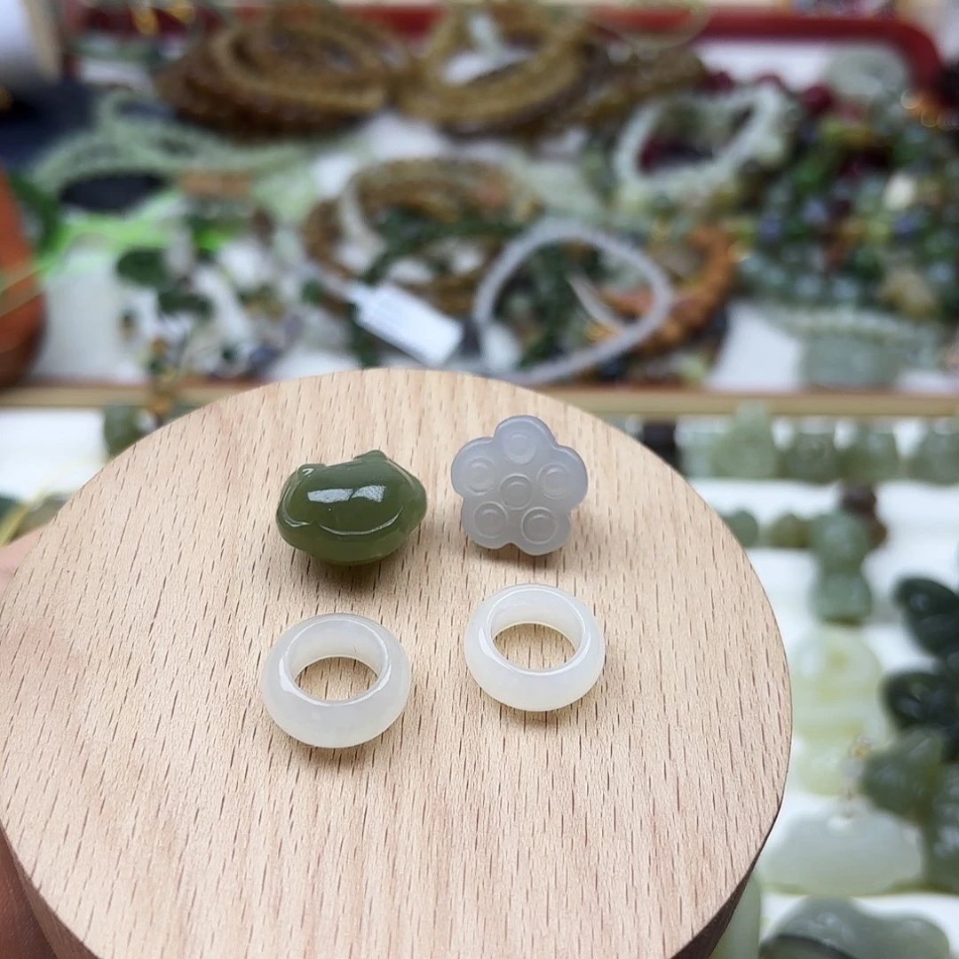 和田玉颈饰未镶嵌菲跑环2莲蓬1宝宝锁1