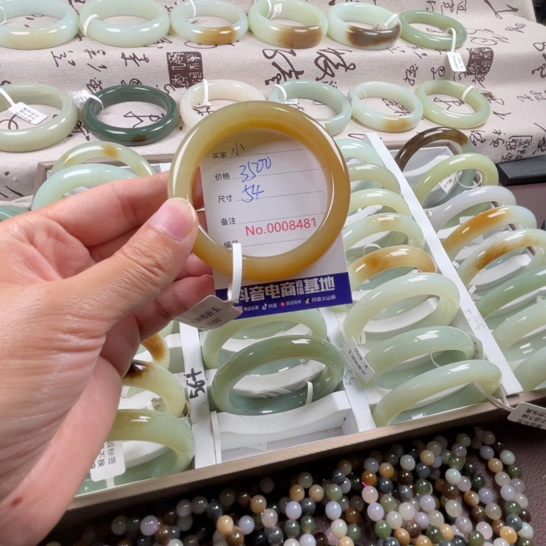 和田玉手镯未镶嵌小*猪