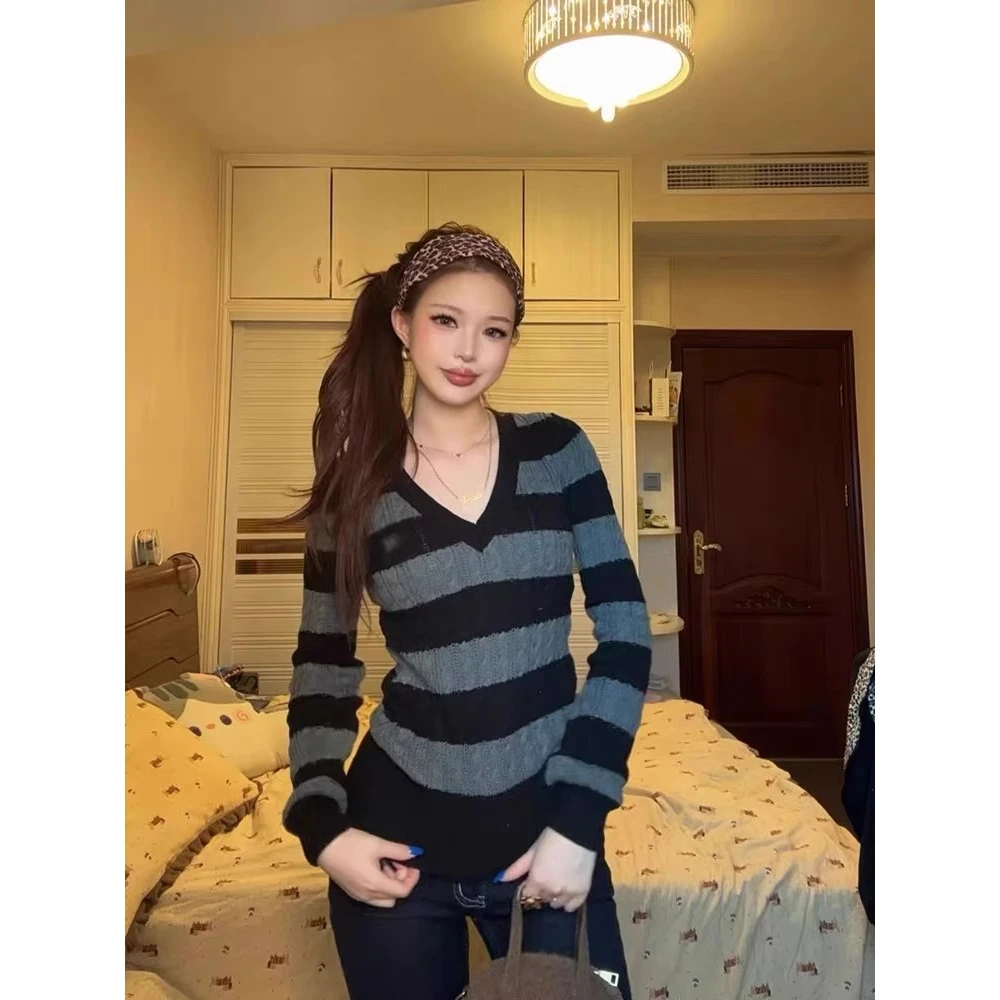 美式复古慵懒风V领设计感条纹针织衫女秋季麻花修身显瘦上衣女ins