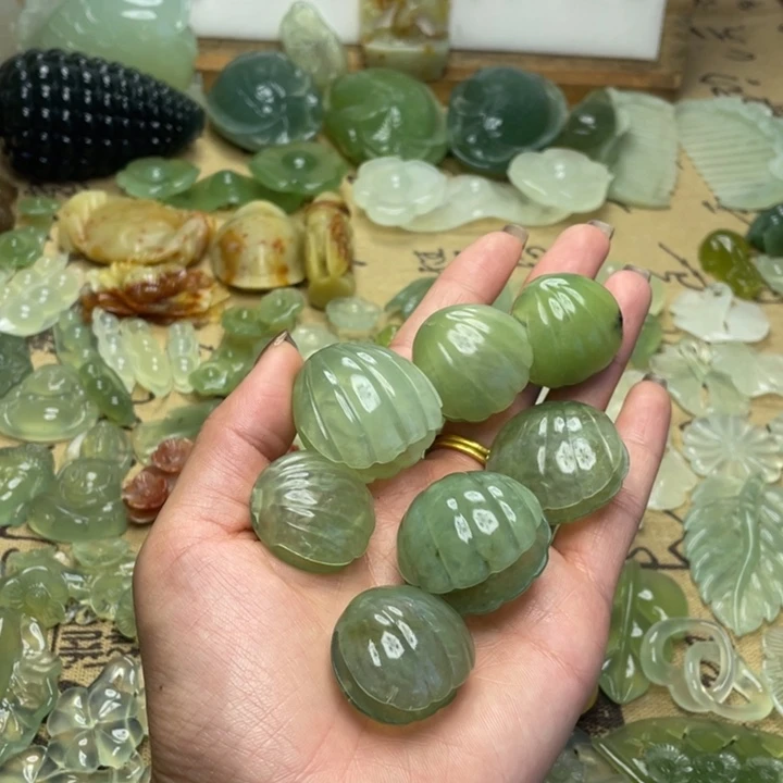 南***落蛇纹石玉合金颈饰