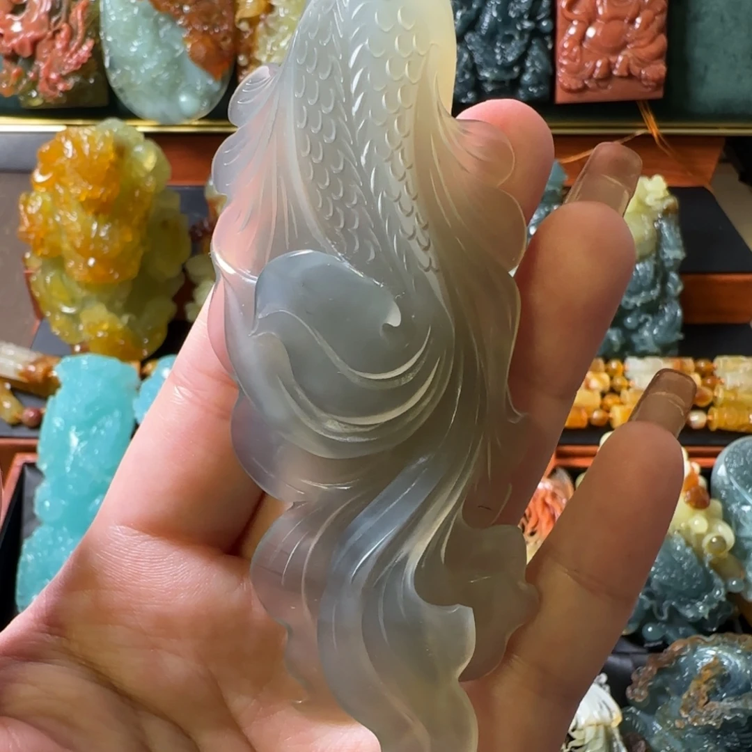 岫玉未镶嵌颈饰鱼