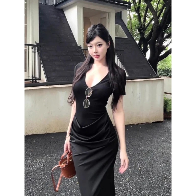 黑色褶皱设计短袖新款连衣裙夏季气质修身显瘦臀长收腰包臀中长裙