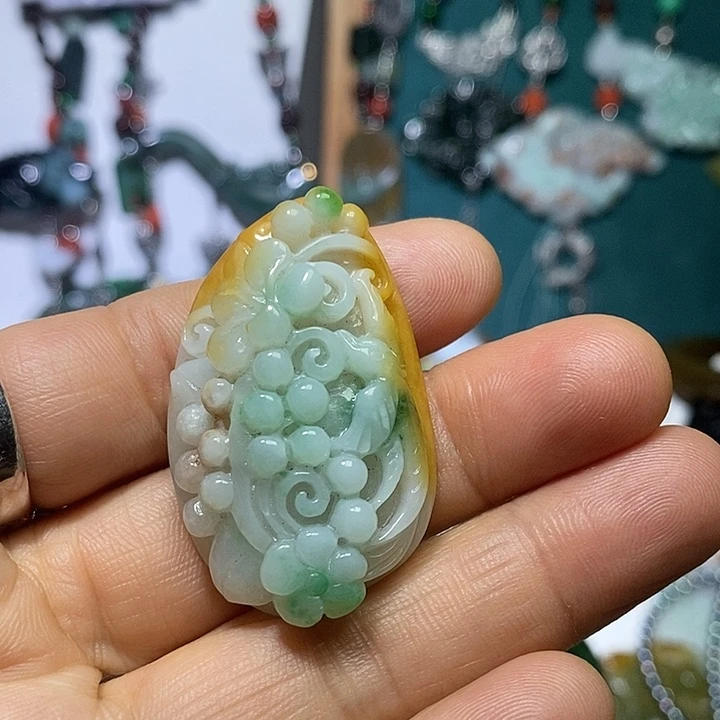 翡翠未镶嵌吊坠(赠链)