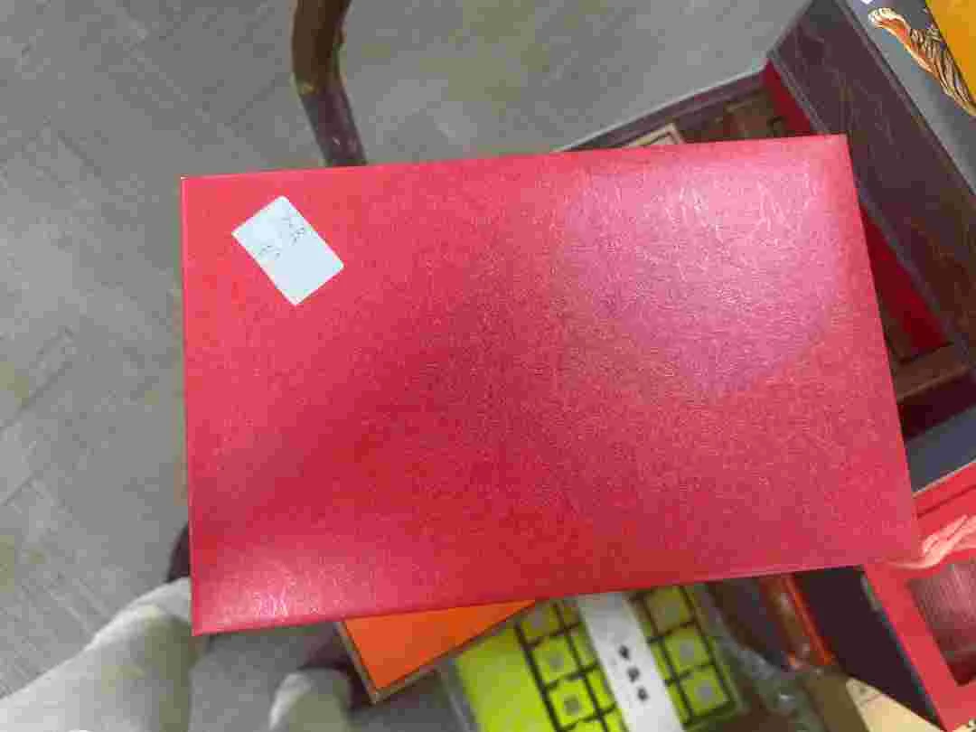 孤品E9礼盒微瑕疵+茶叶没有手提袋介意勿拍