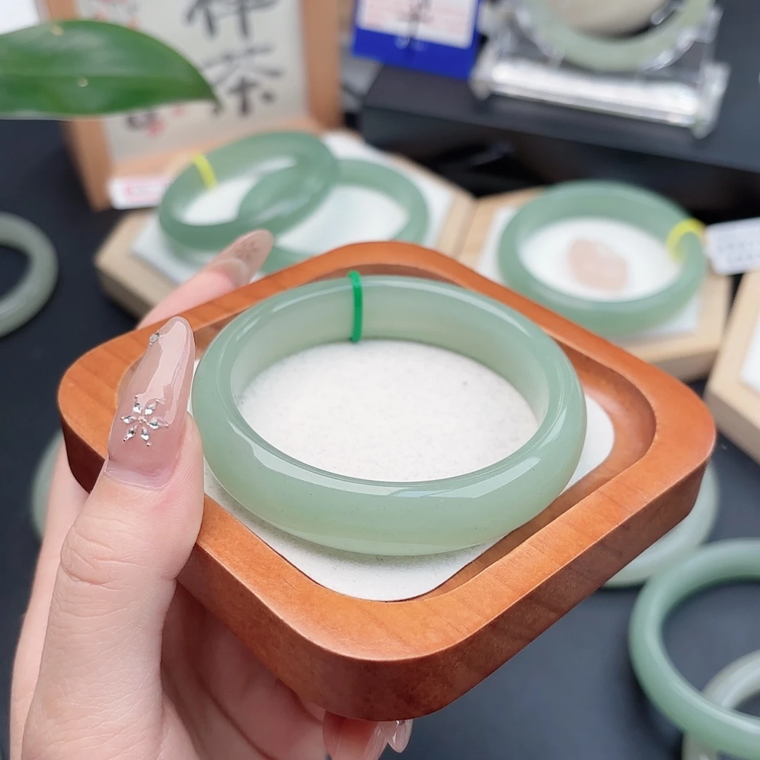 石英质玉未镶嵌手镯