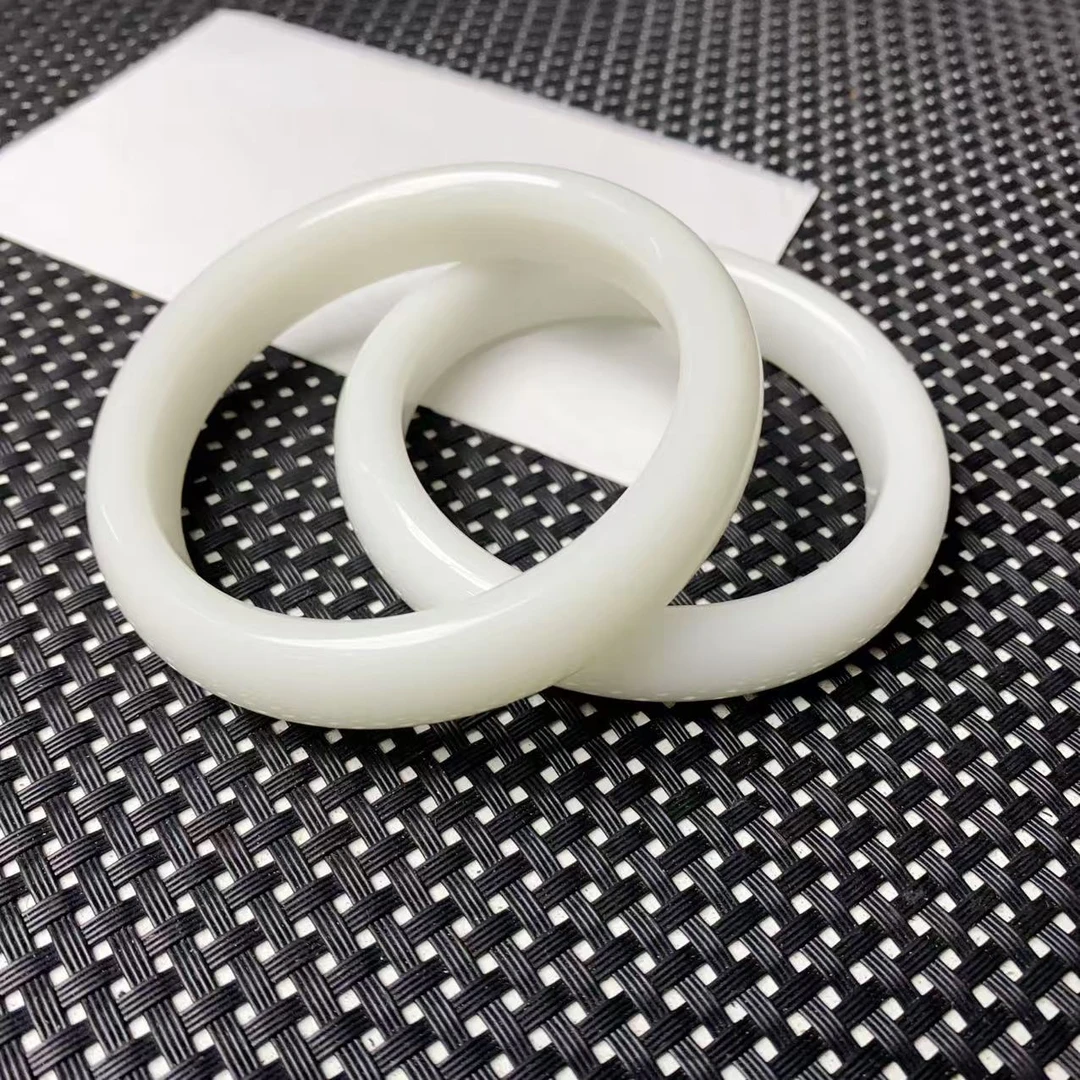 [石矿]Q22羊白色常规时尚精致女士日常百搭多样性发一个奇石