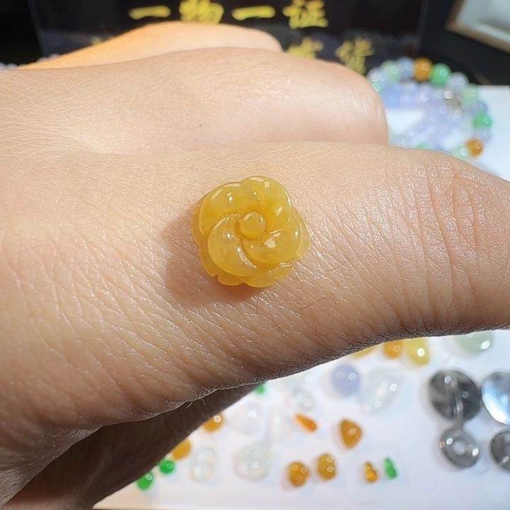 定制翡翠未镶嵌花