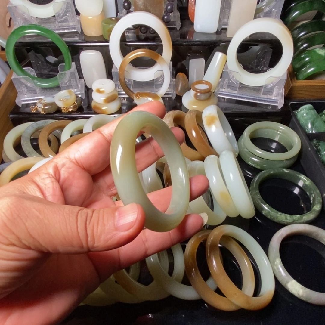 祥***姐和田玉（糖玉）未镶嵌手镯