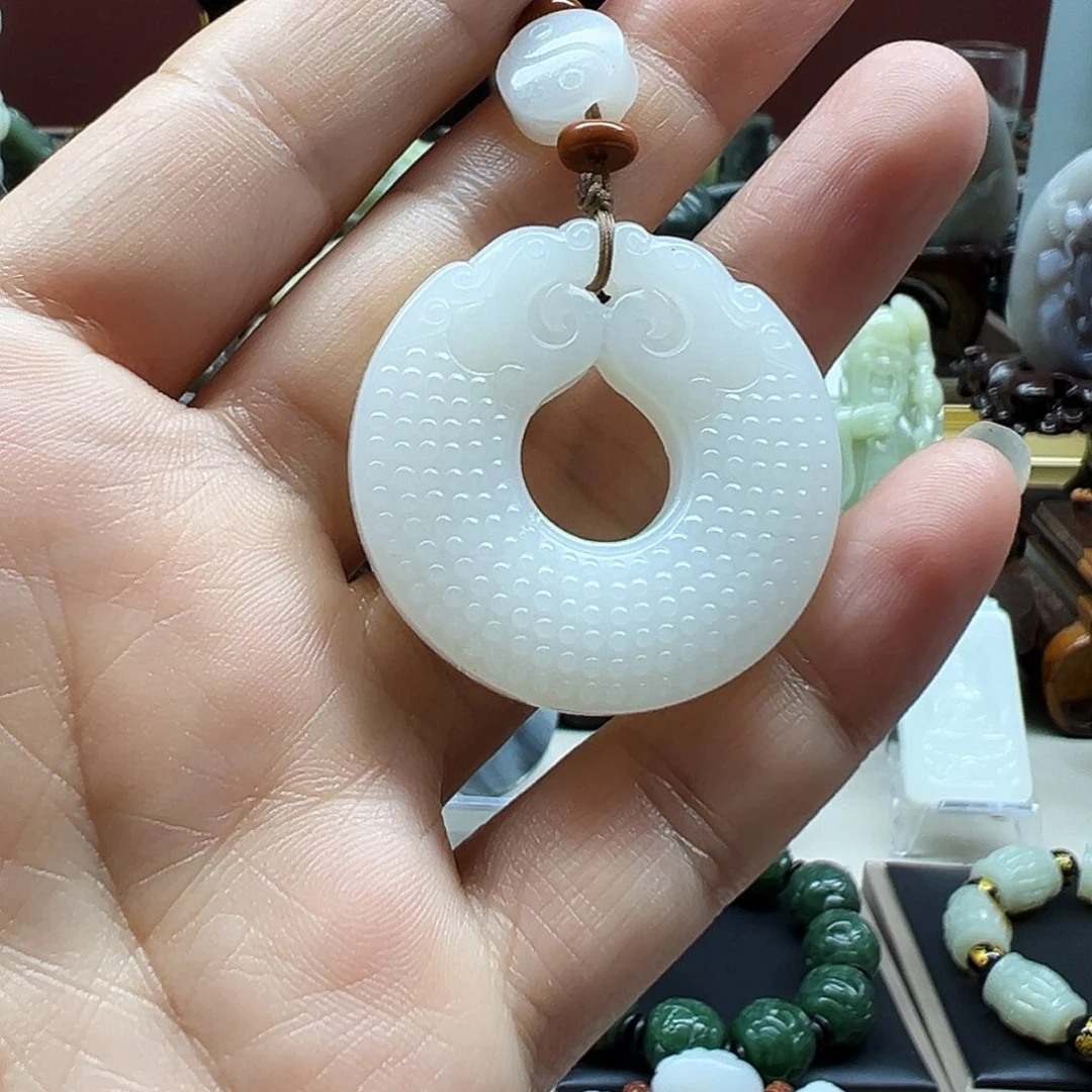 小***贵和田玉未镶嵌挂件