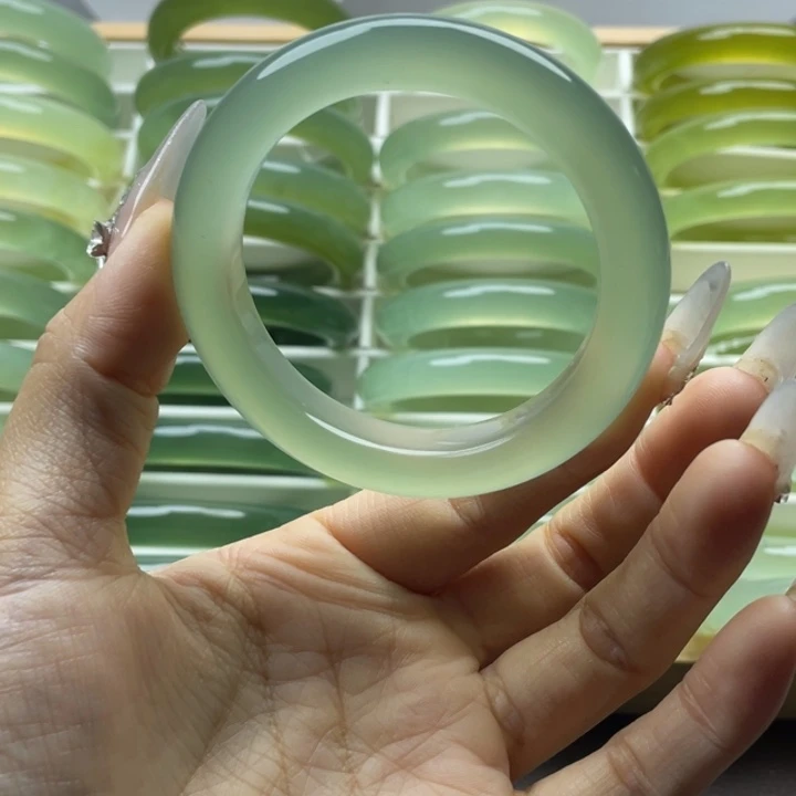 印***啊蛇纹石玉未镶嵌手镯