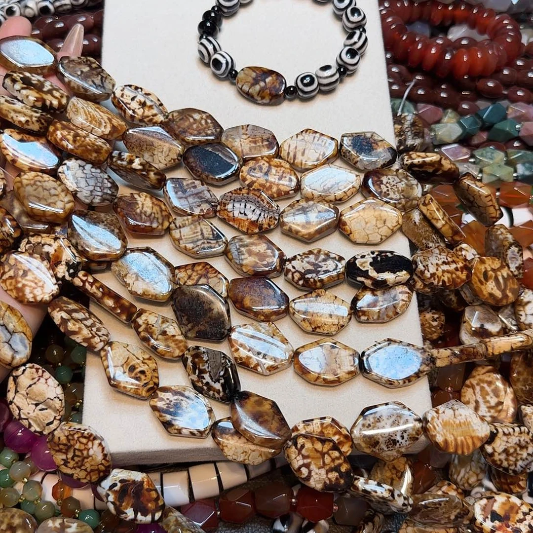 玛瑙/玉髓未镶嵌珠宝半成品豹纹棱形玛瑙牌一条