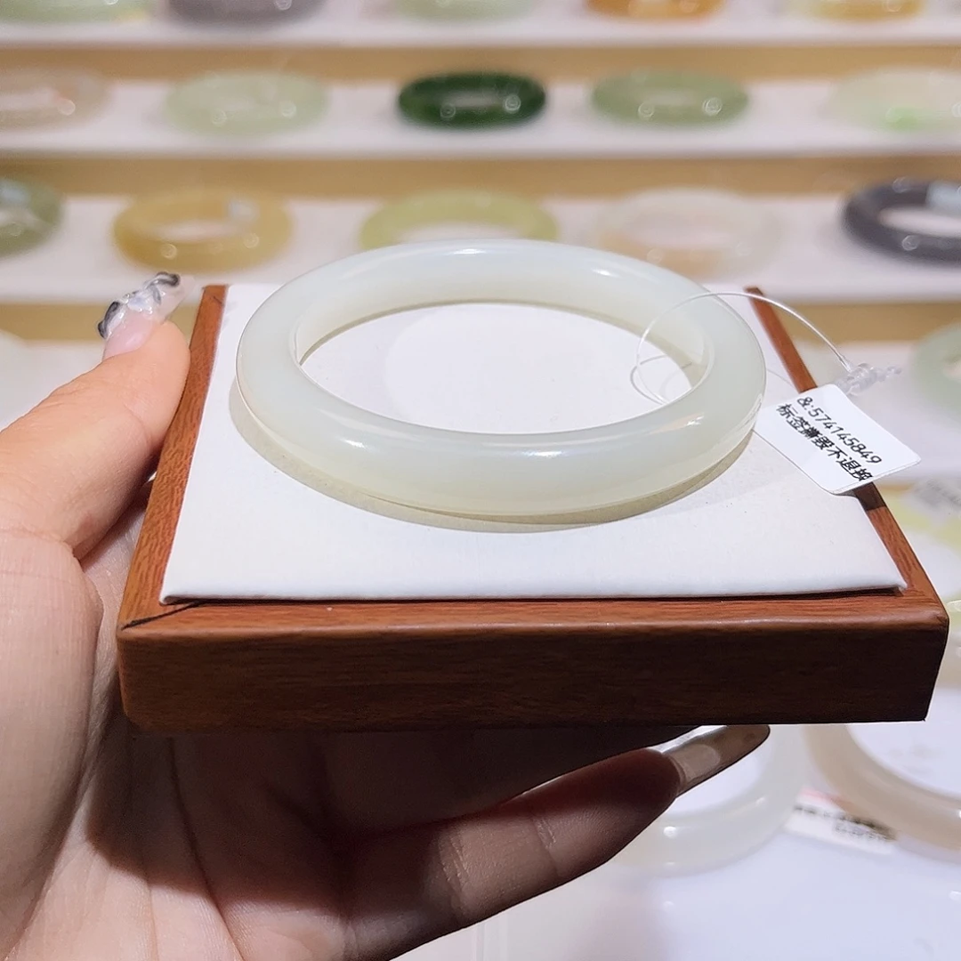 和田玉未镶嵌手镯糯白玉