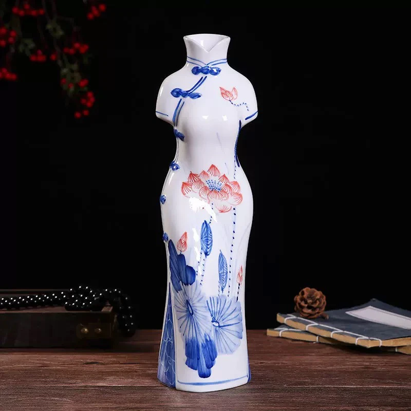 手绘青花瓷器旗袍人物摆件 景德镇陶瓷器工艺品 中式家居客厅