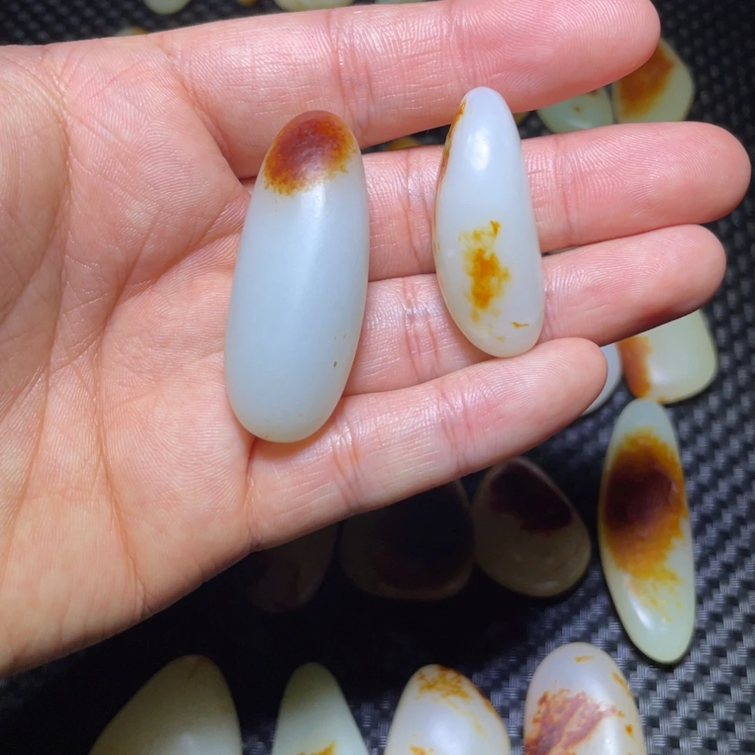 1***起和田玉（糖玉）未镶嵌颈饰