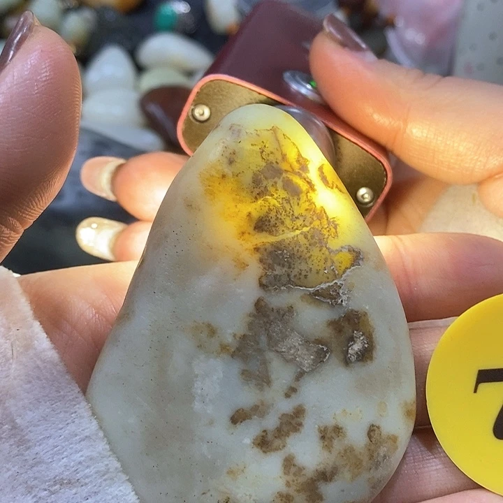 未镶嵌和田玉（糖玉）挂件